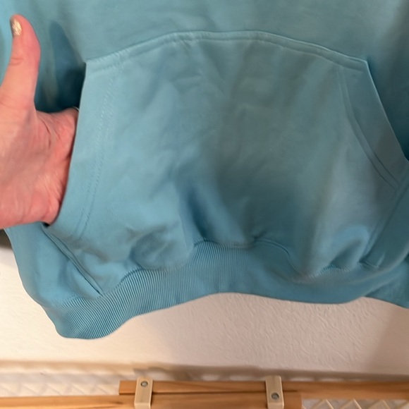 🩵🌊OVERSIZED OCEANSIDE BEACH SWEATSHIRT TURQUOISE BLUE SZ L NWOT EXCELLENT COND - Picture 4 of 7